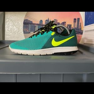 Nike Flex Experience women’s running shoes